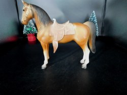 palamino horse hk side